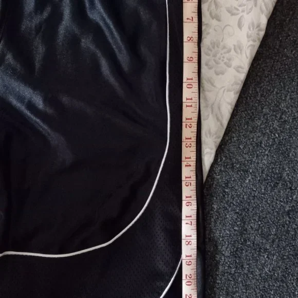 Black shorts. - Picture 3 of 8